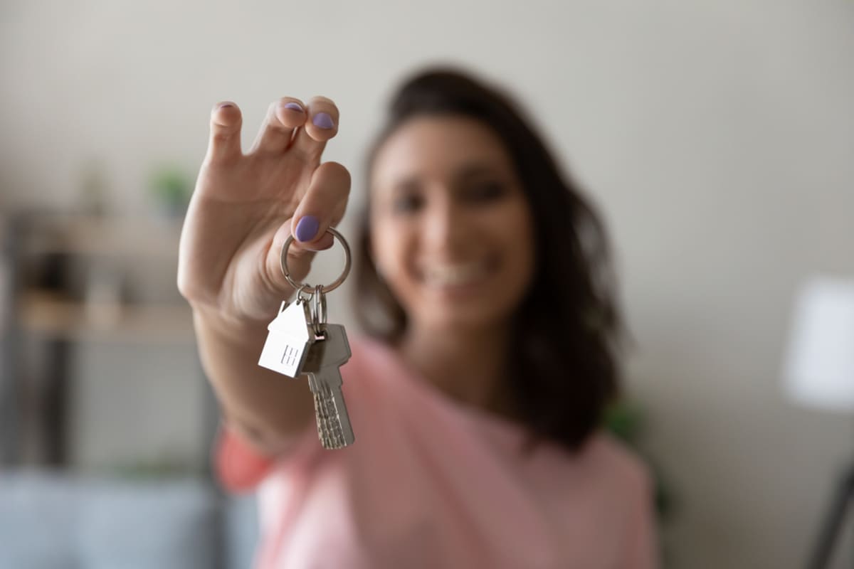 A woman holding keys